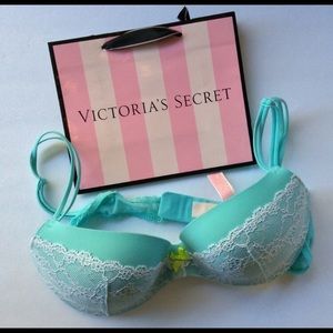 VIctoria’s Secret Lacy Push-Up Bra